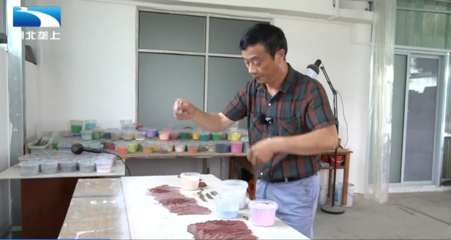 砂石画 让他倾心四十多年