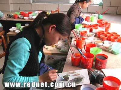 纯朴自然倍受青睐 张家界砂石画走出国门