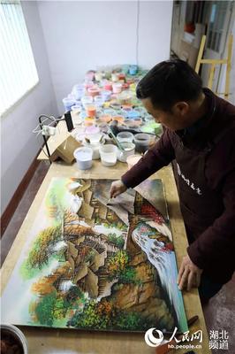 砂石画里“贴”出家乡美 湖北鹤峰的非遗艺术传承