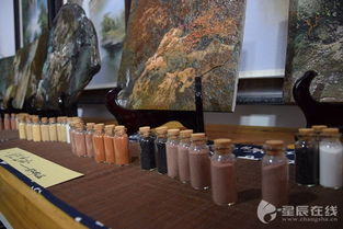 国际旅行商大会张家界开幕 记者探秘溪布街民俗砂石画